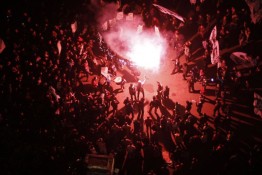 Анархисты и футбольные хулиганы в Египте активно используют тактику «Черный блок», принимают участие в антиправительственных митингах и жгут офисы исламистов.
