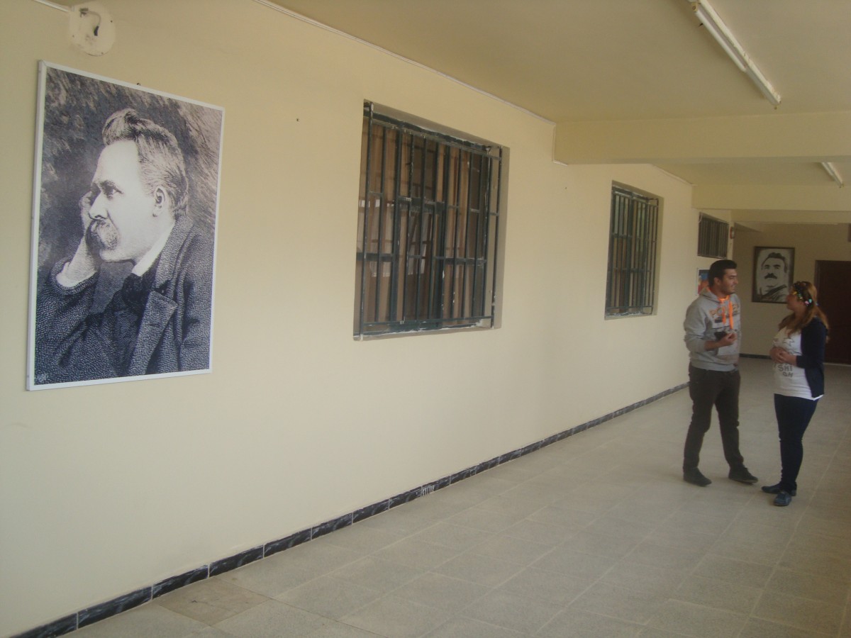 в_коридоре_академии_Месопотамия