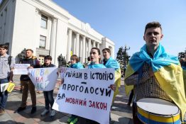 На Украине был принят закон, вводящий языковую дискриминацию.