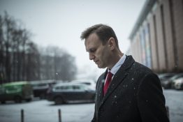 Навальный считает Путина абсолютным злом, которое нужно искоренить ради добра. Но на деле это не борьба с Путиным или за Навального, это борьба классовая.