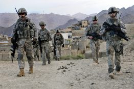 «У США нет серьезных намерений помогать Афганистану, поэтому они ничего не строят. Кроме дорог, по которым перегоняют свои войска. Поэтому афганцы ненавидят американцев. Поэтому США никогда не выиграет войну в нашей стране»