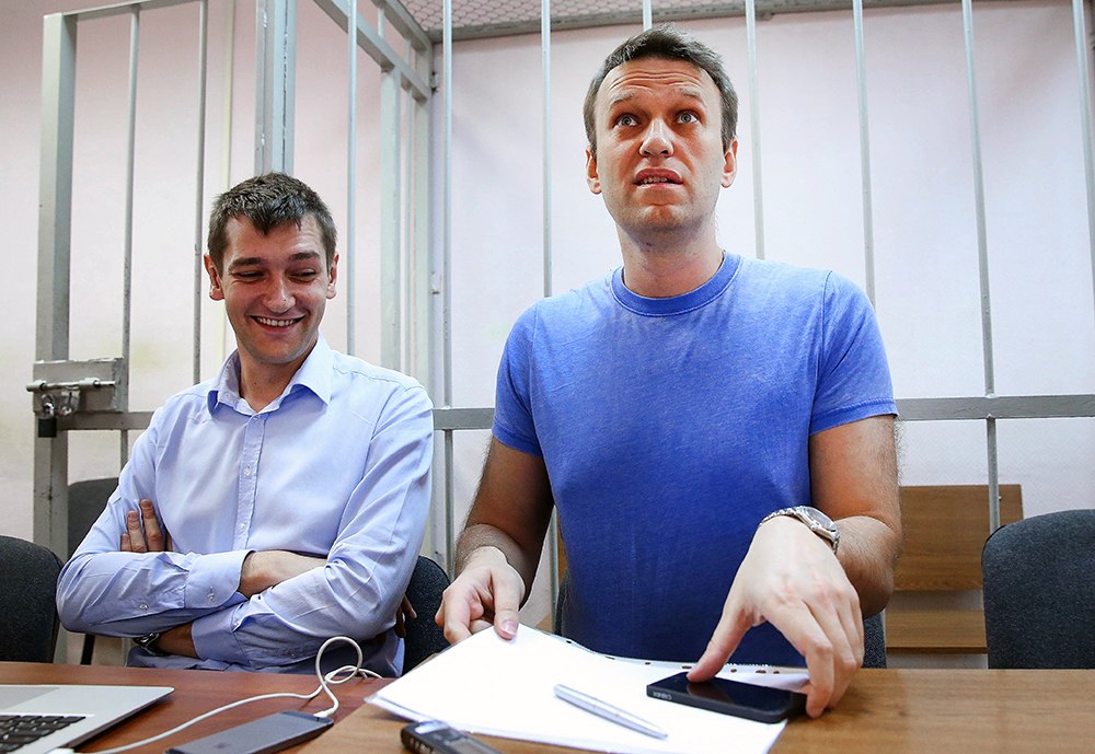 Рассмотрение уголовного дела против братьев Навальных в Замоскворецком суде