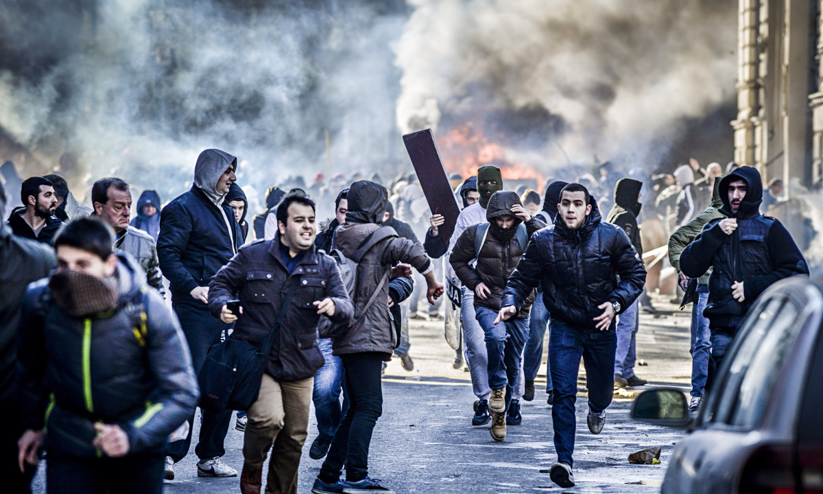 боснийские протестующие © Sulejman Omerbasic/Corbis