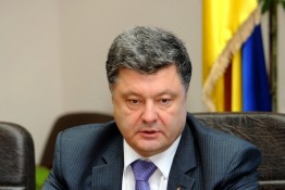 Президент Украины Петр Порошенко подписал указ о трех волнах мобилизации в 2015 году
