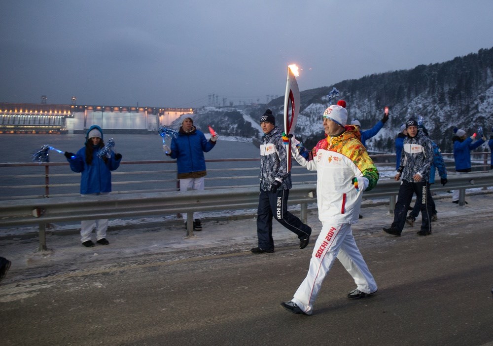 Эстафета Олимпийского огня в Дивногорске © Дмитрий Краснобаев,