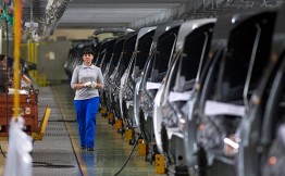 С 15 января цены на, автомобили Lada будут повышены на 9%, объявила компания «АвтоВАЗ». Такое решение принято из-за снижения курса рубля по отношению к основным валютам