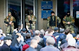 Украинский переворот становится революцией. То, что начиналось как смена власти элит под шумиху столичного протеста и уличных боев праворадикальных группировок с силами правопорядка, стремительно становится массовым социальным процессом.