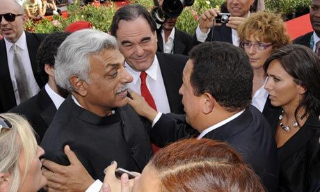 Чавес, режиссер Оливер Стоун и Тарик Али на кинофестивале в 2009 году. © Damien Meyer/AFP/Getty Images
