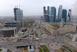 В 2014 году средняя запрашиваемая ставка аренды на московские офисные площади класса "А" снизилась почти на 20% до уровня 650 долларов за 1 кв. м в год. Коммерческие условия на офисы класса B в долларовом выражении также демонстрируют отрицательную динамику