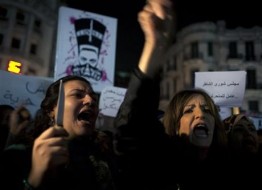 «Я просто устала уже от того, что меня унижают» — именно эти слова сказала мне недавно активистка движения протеста против сексуальных домогательств в квартире, расположенной буквально над площадью Тахрир в Каире.