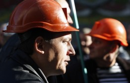Власти готовятся к приватизации шахт, заявил министр энергетики и угольной промышленности страны Владимир Демчишин. По его словам, 20% человек необходимо будет сократить — 10 тысяч из 52 тысяч шахтеров