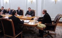 Президент России Владимир Путин поручил Министерству транспорта в срочном порядке восстановить отмененные маршруты пригородных электропоездов