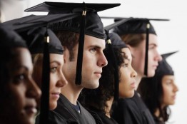 Высшее образование в США сегодня не является больше гарантированным мостиком в светлое капиталистическое «завтра». Выпускники университетов все с большим трудом находят работу.