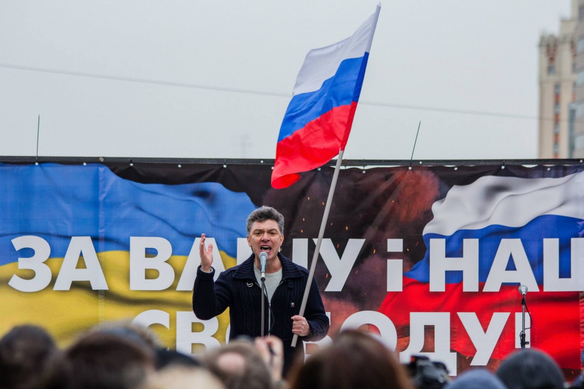 Борис Немцов на митинге.