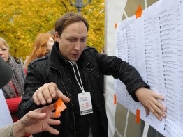 Начиная с 4 декабря 2011 года, главным призывом многих участников акций протеста и неизменным требованием либеральных конкурентов Путина стал лозунг «честных выборов». 