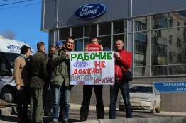 Полиция Калуги задержала активистов МПРА во время заседания профкома. В участке профсоюзных деятелей ждали сотрудники центра «Э», интересовавшихся прошедшим 17 марта пикетом в поддержку бастующих рабочих завода «Форд» во Всеволожске