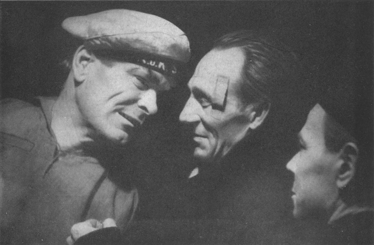 Эрнст Буш в спектакле "Матросы из Каттаро" по пьесе Фридриха Вольфа. Театр на Шифбауэрдамм. 1947 год.
