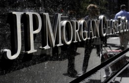 Крупнейший банк США J. P. Morgan, а также американский Citigroup, британские Barclays и Royal Bank of Scotland и швейцарский UBS признали вину в сговоре при операциях на валютном рынке и манипуляции ключевыми ставками. В общей сложности банки заплатят штраф в размере 5,6 миллиарда долларов