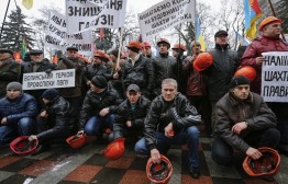 Коллапс Украины стал фактически прикрытием «прихватизации», побочной жертвой которой стали рабочие. 