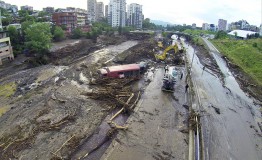 Размер ущерба от наводнения в Тбилиси достигнет около 45 млн долларов. Об этом заявил журналистам вице-премьер и министр энергетики Грузии Каха Каладзе. Власти страны ведут переговоры с донорами, различными международными организациями и рассчитывают на их помощь в преодолении возникших проблем