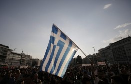 Греческие банки вновь открылись в понедельник после трехнедельного перерыва, однако введенный властями контроль за движением капиталов остается в силе