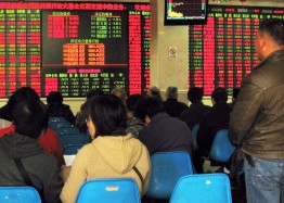 В понедельник китайский рынок возобновил падение после того, как значительно укрепился в конце прошлой недели. Лидером падения стал индекс Шанхайской биржи, который на максимуме опускался на 3,7%