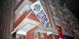 Ночью 8 сентября турецкие националисты напали на представительства Демократической партии народов в различных районах страны. Пострадали 126 офисов, многие были сожжены. В ходе ночной атаки на партийные офисы были ранены, как минимум, пять активистов ДПН