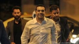 Партия СИРИЗА, возглавляемая бывшим премьер-министром Греции Алексисом Ципрасом, согласно предварительным данным, одерживает победу на внеочередных парламентских выборах. По итогам подсчета более 40 процентов голосов СИРИЗА набрала 35,46%. За оппозиционную партию "Новая демократия" проголосовало 28,07%.