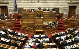 Парламент Греции принял пакет реформ, предусматривающий введение новых норм жесткой экономии, согласованных с кредиторами в рамках программы финансовой помощи Афинам. За его принятие проголосовали 154 депутата партий правительственной коалиции
