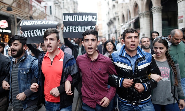Протестующие на улицах Анкары, после взрывов террористов-смертников. © Sedat Suna/EPA