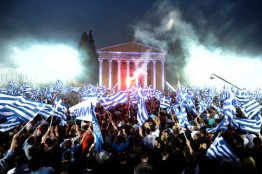 Поражение греческих левых ставит нас перед необходимостью самокритики, рефлексии и экспериментирования с новыми формами политических фронтов.