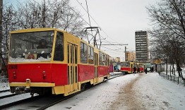В Нижнем Новгороде с понедельника, 28 декабря, перестали выходить в рейс около 70% трамваев и троллейбусов из-за отсутствия электроэнергии на тяговых подстанциях. Такая мера была принята в связи с долгами, имеющимися у МП «Нижегородэлектротранс» перед поставщиком услуг – «ТНС энерго Нижний Новгород». В общей сложности были отменены более 20 маршрутов