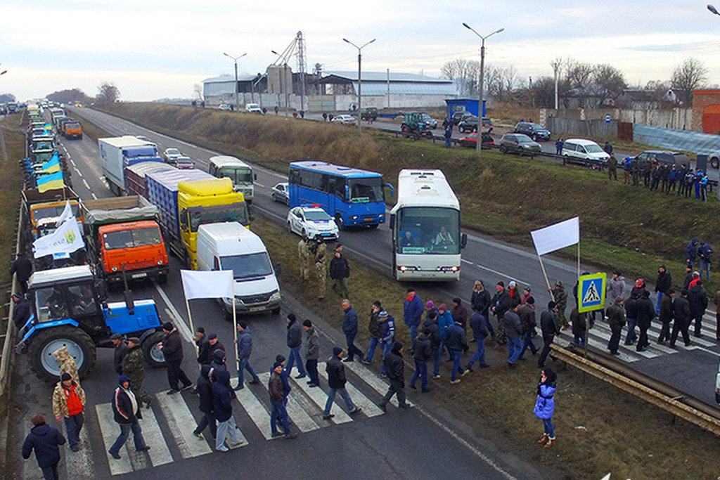 28 декабря 2015 года в знак протеста против нового бюджета фермеры перекрыли центральные автодороги в Украине.