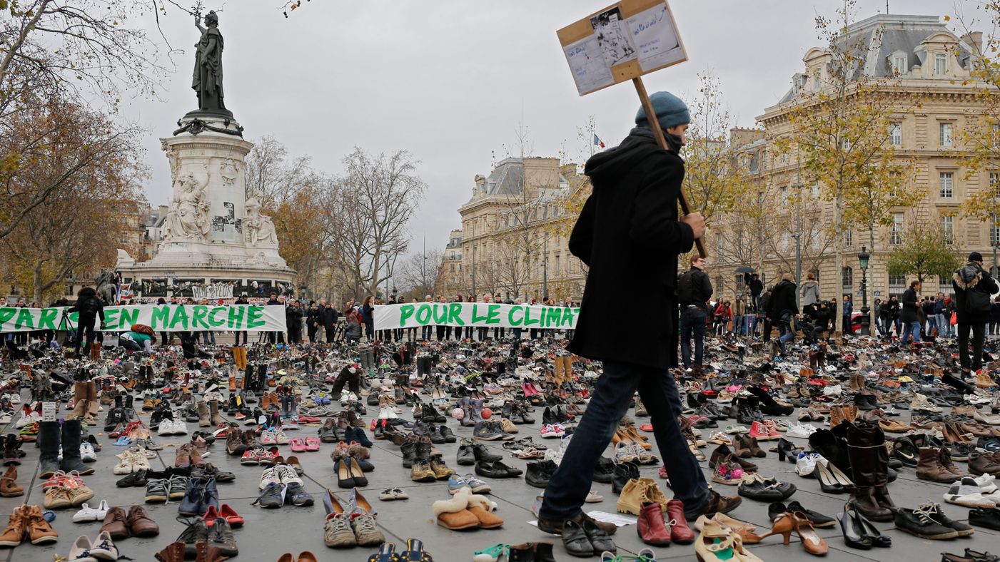 Акция протеста в Париже, ноябрь 2015. © rollingstone.com