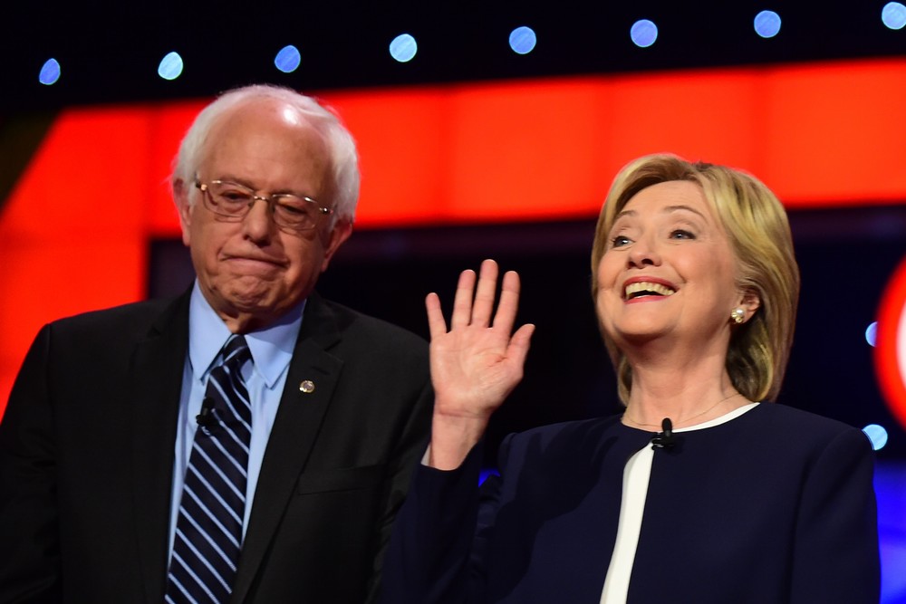 Берни Сандерс и Хиллари Клинтон ©FREDERIC J. BROWN / Getty Images