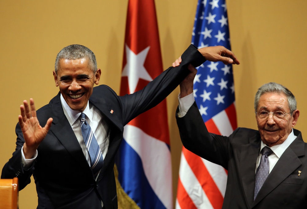 Президент США Барак Обама и председатель Госсовета и Совета министров Кубы Рауль Кастро после завершения пресс-конференции © EPA/ALEJANDRO ERNESTO