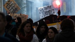 9 апреля около 220 тысяч французов вышли на улицы городов Франции в знак протеста против реформы трудового законодательства. Тем временем сегодня французские власти приняли решение усилить меры, направленные на экономию бюджетных средств