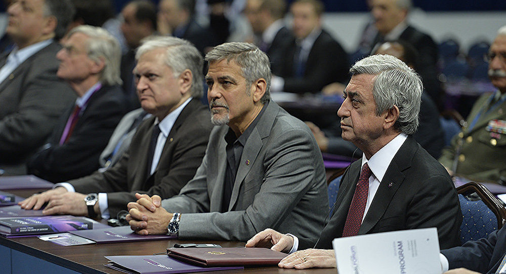 Джордж Клуни на форуме "Аврора" © sputnikarmenia.ru