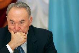 Президент Казахстана Нурсултан Назарбаев 5 мая приостановил земельную реформу, которая вывела на улицы несогласных. При этом глава государства пообещал жесткий отпор повторению "украинского" сценария