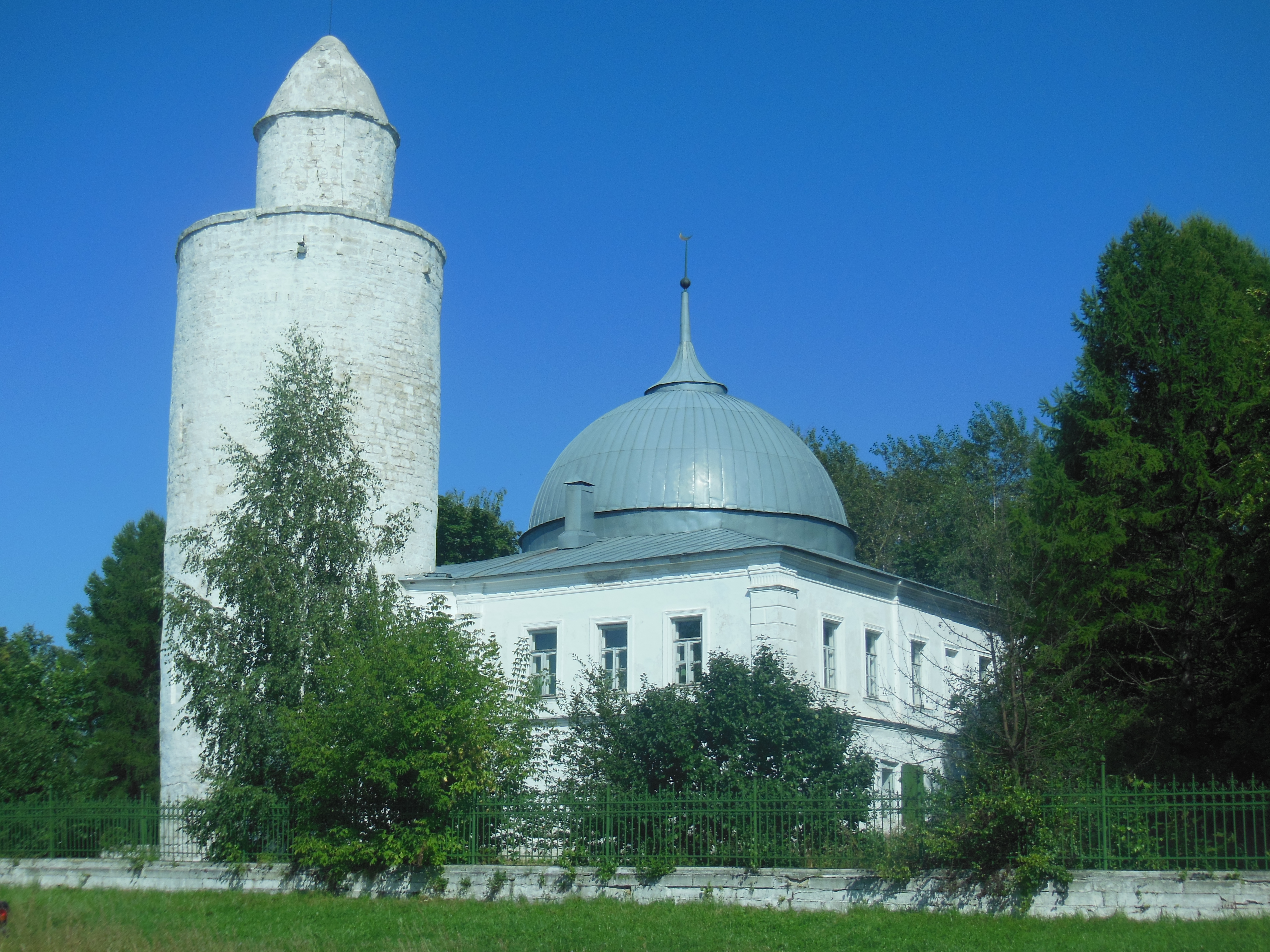 Старринная татарская мечеть с минаретом © Александр Рыбин