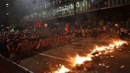 Решение Сената Бразилии отстранить Дилму Русеф от должности президента страны обернулось массовыми беспорядками в Сан-Паулу. Манифестанты, выступающие против состоявшегося импичмента президента, вступили в столкновения с военизированной полицией