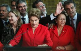 Голосование в Сенате Бразилии по вопросу отрешения Дилмы Русеф от должности закончилось, как и ожидалось: 61 (нужны были 54) сенатор проголосовал за отстранение Дилмы, а 20 человек ее поддержали. 