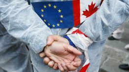 Как социалисты сопротивлялись подписанию Глобального экономического и торгового соглашения между Европейским Союзом (ЕС) и Канадой CETA.
