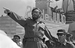 Фидель Кастро скончался вечером в пятницу 25 ноября. Об этом сообщил председатель Государственного совета и Совета министров Рауль Кастро в эфире государственного телевидения. «Я здесь, что сообщить нашему народу, нашим друзьям в Америке и мире, что сегодня, 25 ноября 2016 года, в 22:29 (06:29 субботы мск) скончался главнокомандующий Кубинской революции Фидель Кастро Рус», — сказал он. […]