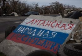 Если сегодня бандитские разборки в Луганске или Донецке вдруг будут угрожать Минским соглашениям, то обязательно вмешается Кремль, появится российская армия, чтобы эти разборки пресечь.