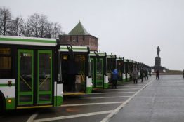 В Нижнем Новгороде городские власти подняли стоимость проезда в муниципальном транспорте на 40%. Вслед за ними стоимость проезда повысили и частные перевозчики. 