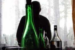 За пять лет в России на 22% снизилось количество пациентов с диагнозом «алкоголизм», сообщает 19 апреля ИА REGNUM со ссылкой на данные Национального медицинского исследовательского центра психиатрии и наркологии имени В.П. Сербского. Так, в 2012 году страдающих алкоголизмом было 1,9 млн человек, тогда как в 2017 — 1,5 млн. Больше всего от алкоголизма страдают в […]