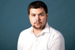 Второго декабря вечером было совершено нападение на Олега Мельникова, лидера общественного движения “Альтернатива”. 