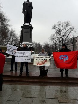 6 января в Москве более десяти активистов Российской коммунистической рабочей партии (РКРП), движения "Трудовая Россия" и других левых организаций были задержаны в ходе несанкционированной акции в поддержку рабочих Казахстана