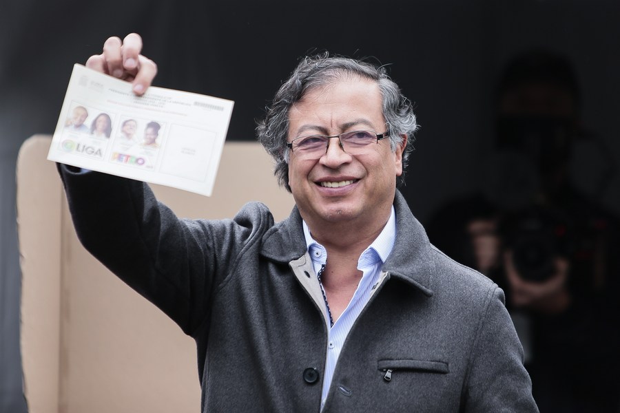 По итогам подсчета 98% голосов на президентских выборах в Колумбии побеждает кандидат левых Густаво Петро, набравший на настоящий момент 50,51%, у его противника Родольфо Эрнандеса 47,22%